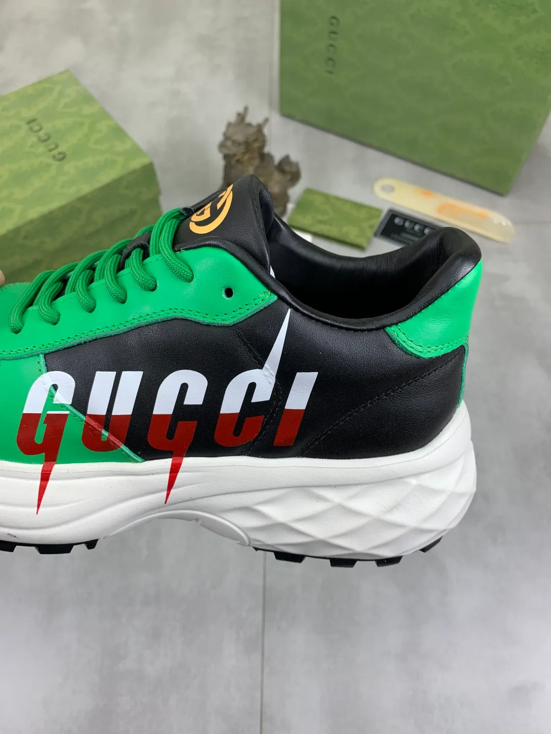 Men's shoes 💰P500💰[New style] 🆘 Dad's shoes [GUCCI] Gucci's new men's shoes are the first to be launched, and the materials and workmanship are superior to all versions on the market. The highest quality imported original top calfskin upper with trendy printed patterns ➕, the inner material is made of full-grain pigskin lining, privately molded soft TPU rubber comfortable outsole, and high foot comfort. Actual shooting, imported special materials highlight the unique charm of the brand 2️⃣colors available Size number; 38-44